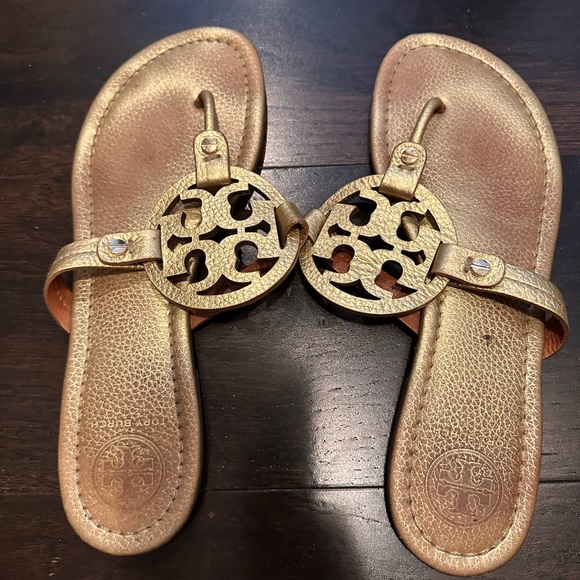 Tory Burch metallic gold flat sandal - Picture 4 of 6